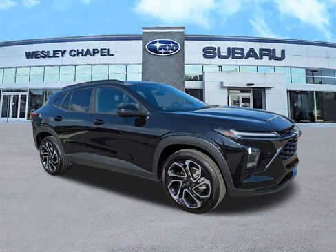 Used 2025 Chevrolet Trax RS w/ Sunroof Package image 2