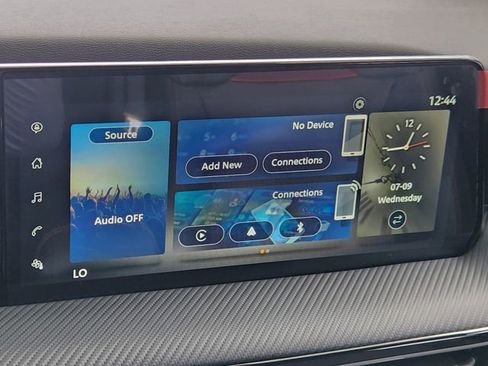 New 2025 Nissan Kicks SR image 12