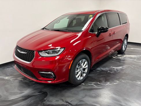 New 2026 Chrysler Pacifica Select AWD/4WD image 17