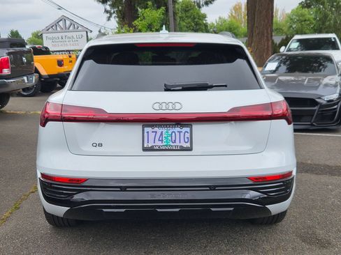 Used 2024 Audi Q8 e-tron Premium Plus AWD/4WD image 4
