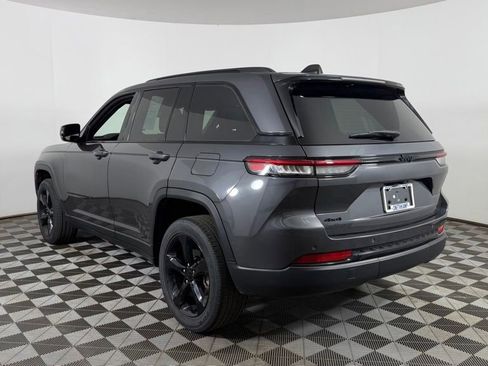 Used 2023 Jeep Grand Cherokee Altitude AWD/4WD image 7