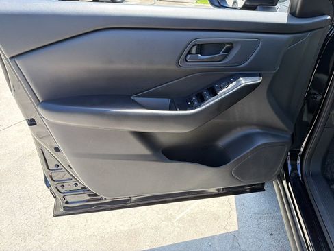Used 2024 Nissan Rogue S FWD image 14