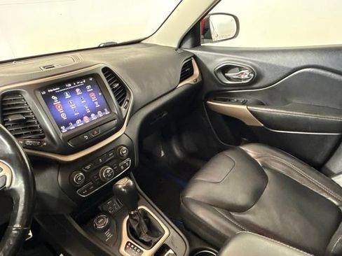 Used 2018 Jeep Cherokee Limited w/ High Altitude Package AWD/4WD image 27