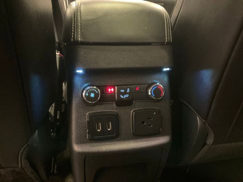 Used 2018 Ford Explorer Platinum image 30
