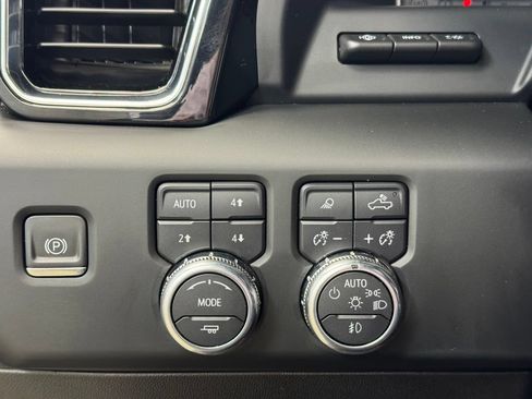 Used 2024 GMC Sierra 2500 Denali Ultimate AWD/4WD image 30
