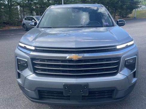 Used 2025 Chevrolet Traverse LT AWD/4WD image 2