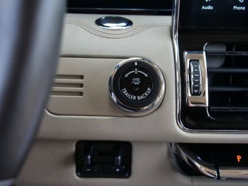 Used 2023 Lincoln Navigator Reserve AWD/4WD image 15