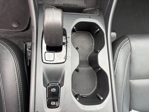 Certified 2025 Volvo XC40 B5 Core image 24