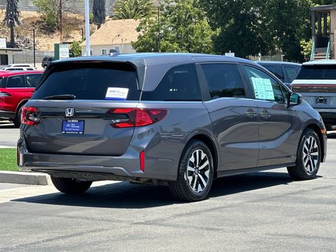 Used 2025 Honda Odyssey EX-L image 3