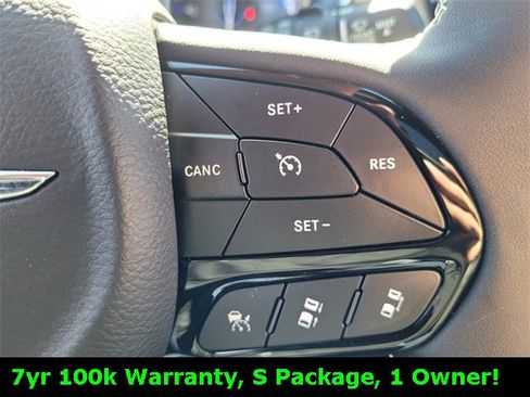 Used 2024 Chrysler Pacifica Limited w/ S Appearance Package image 27