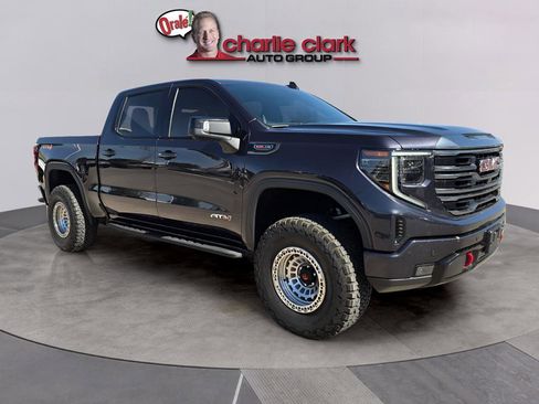 Used 2024 GMC Sierra 1500 AT4 w/ Technology Package AWD/4WD image 8