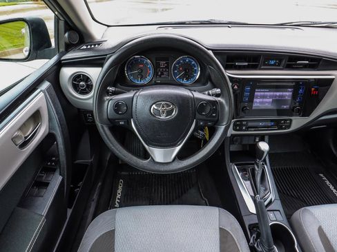 Used 2018 Toyota Corolla LE FWD image 19