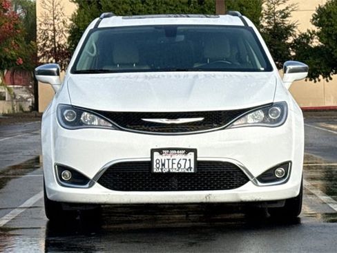 Used 2020 Chrysler Pacifica Limited image 11