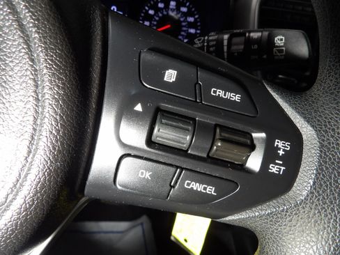 Used 2017 Kia Sorento L image 15