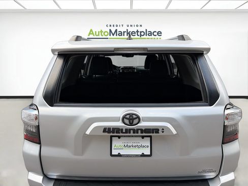 Used 2022 Toyota 4Runner SR5 RWD image 33
