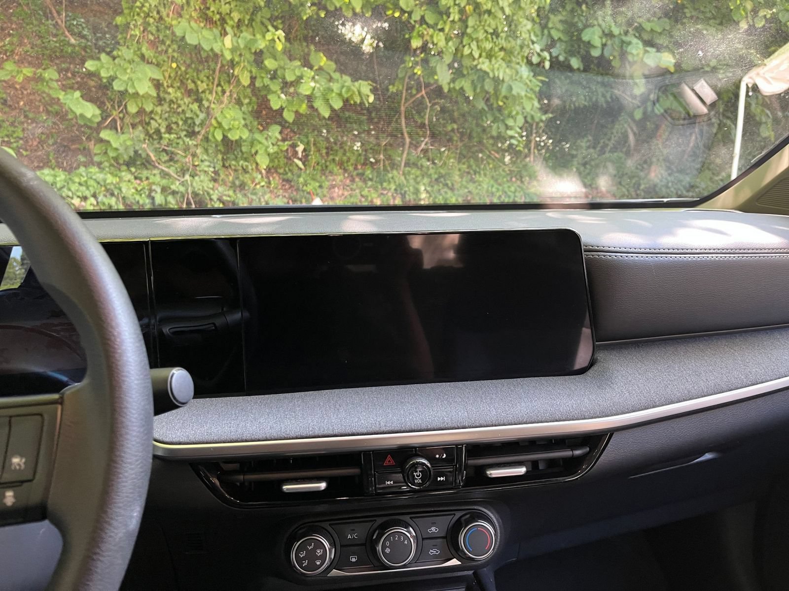 Used 2025 Nissan Kicks SV AWD/4WD image 19