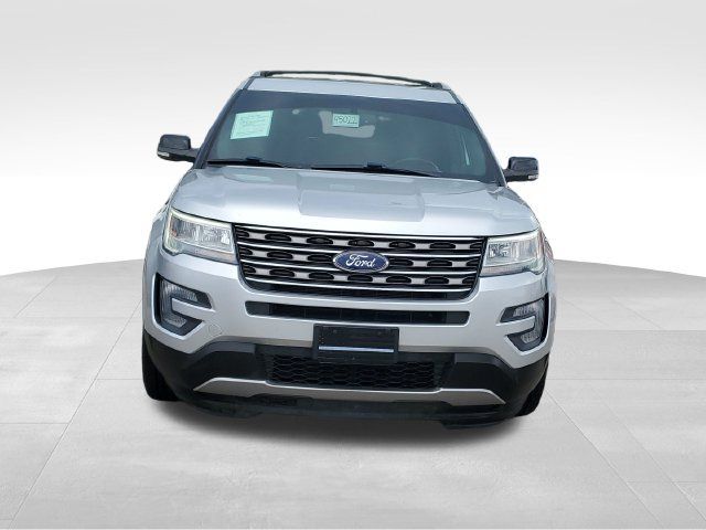 Used 2017 Ford Explorer XLT w/ Equipment Group 201A AWD/4WD image 2