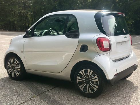 Used 2017 smart fortwo pure RWD image 5