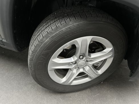 Used 2023 Jeep Compass Latitude AWD/4WD image 11
