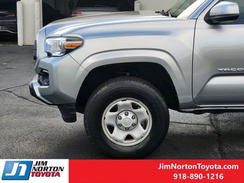 Used 2022 Toyota Tacoma SR5 RWD image 9