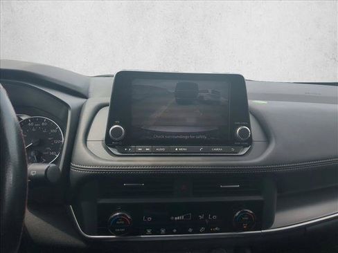 Used 2024 Nissan Rogue SV FWD image 13