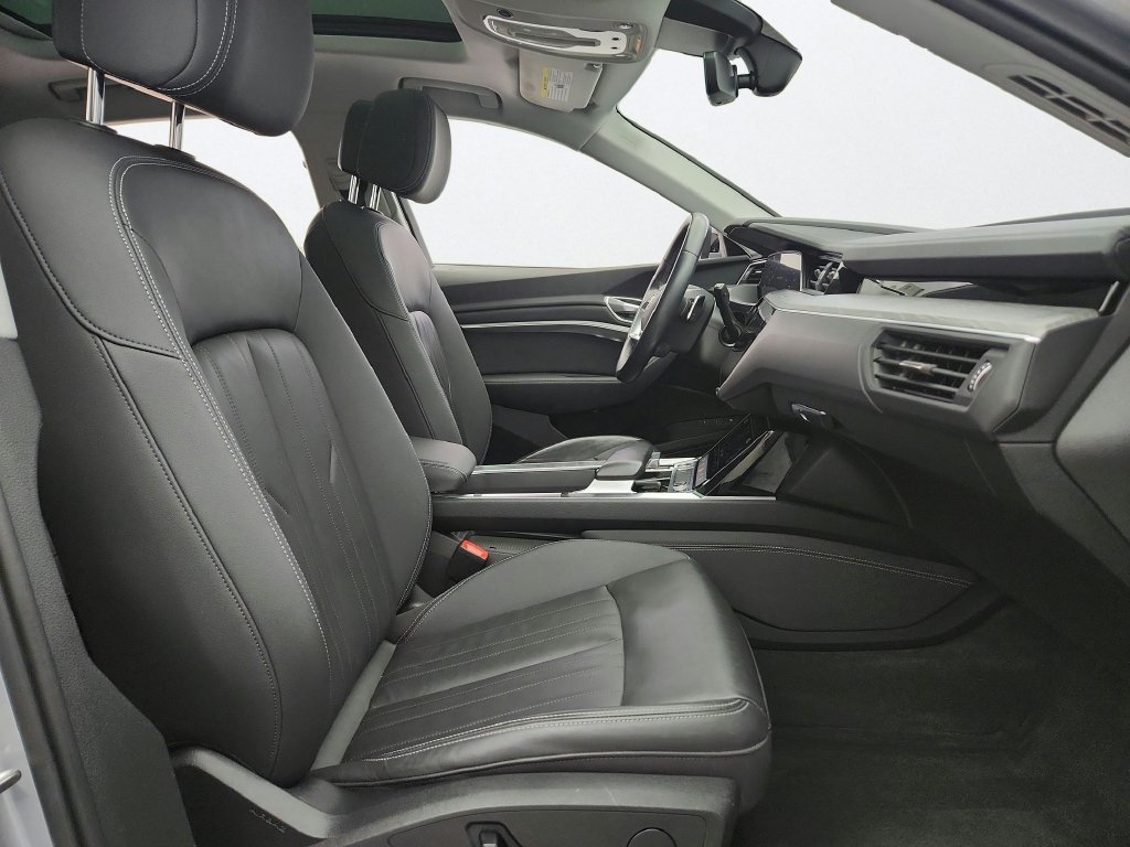 Used 2022 Audi e-tron Premium AWD/4WD image 31