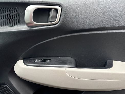 Certified 2024 Hyundai Venue SEL image 18