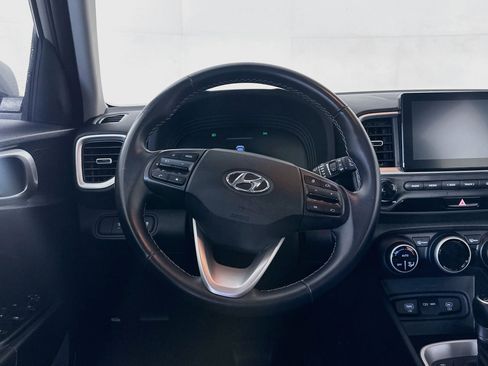 Used 2025 Hyundai Venue SEL FWD image 18