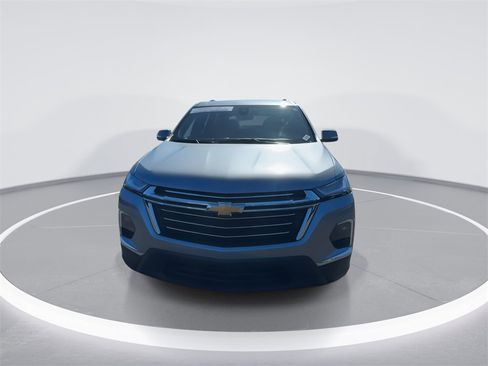 Used 2023 Chevrolet Traverse LT image 3