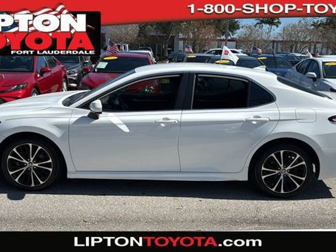 Used 2020 Toyota Camry SE image 4
