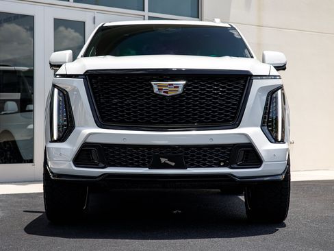 Used 2025 Cadillac Escalade V AWD/4WD image 6