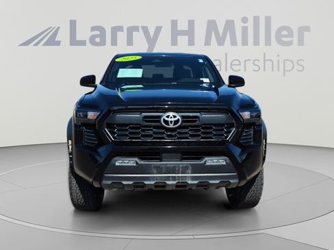 Certified 2025 Toyota Tacoma TRD Off-Road AWD/4WD image 8