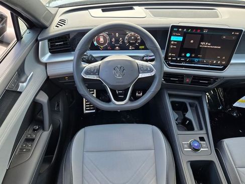 New 2026 Volkswagen Tiguan SE R-Line FWD image 14