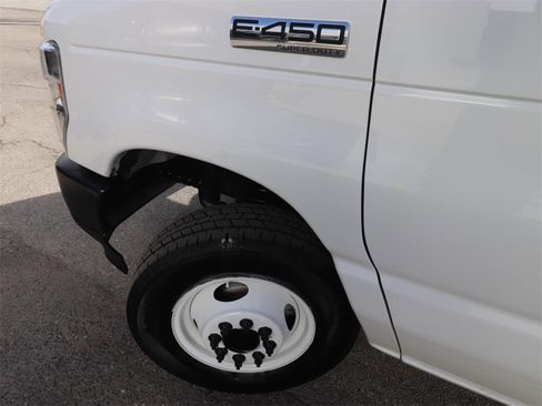 Certified 2022 Ford E-450 and Econoline 450 Super Duty w/ Power Windows & Locks Group image 6