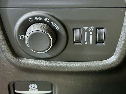 Used 2023 Jeep Grand Cherokee Altitude image 17