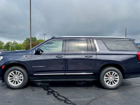 Used 2023 GMC Yukon XL SLT w/ SLT Premium Package AWD/4WD image 4