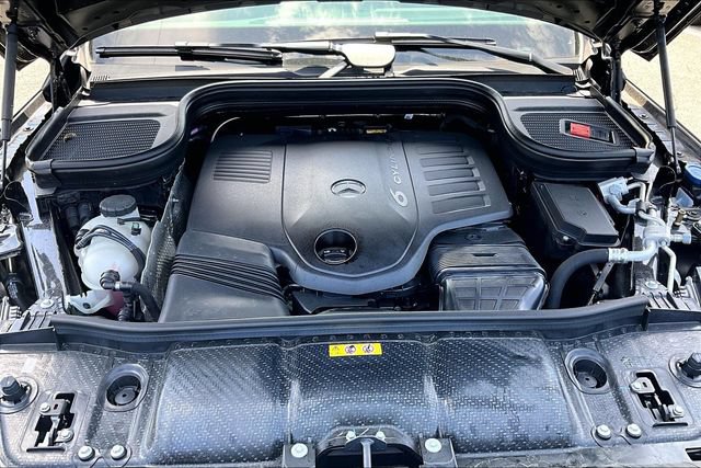 Used 2025 Mercedes-Benz GLS 450 4MATIC image 9
