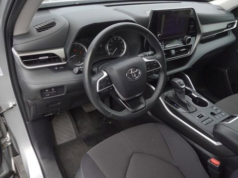 Certified 2024 Toyota Highlander LE image 10