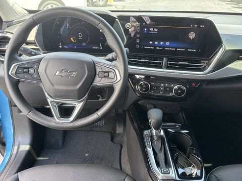Used 2025 Chevrolet Trax ACTIV w/ Sunroof Package FWD image 7