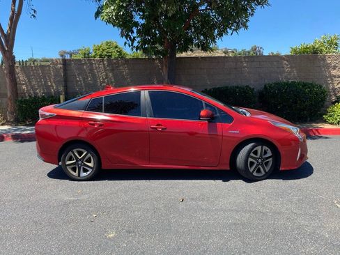Used 2016 Toyota Prius Four Touring FWD image 7