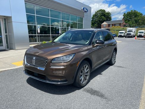 Used 2022 Lincoln Corsair AWD w/ Premium Package image 2