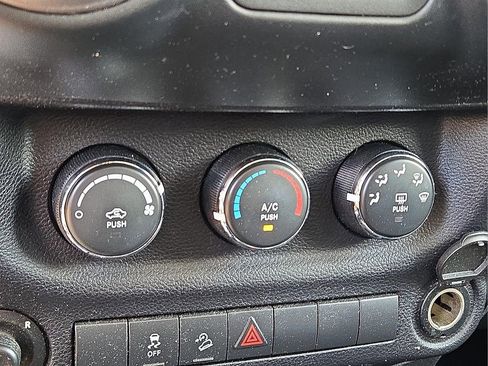 Used 2015 Jeep Wrangler Unlimited Sport w/ Quick Order Package 24S AWD/4WD image 17