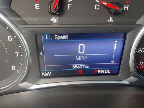 Used 2019 Chevrolet Equinox LT image 2