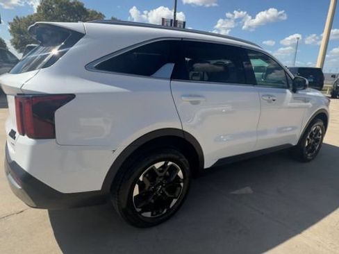 Used 2024 Kia Sorento S AWD/4WD image 8