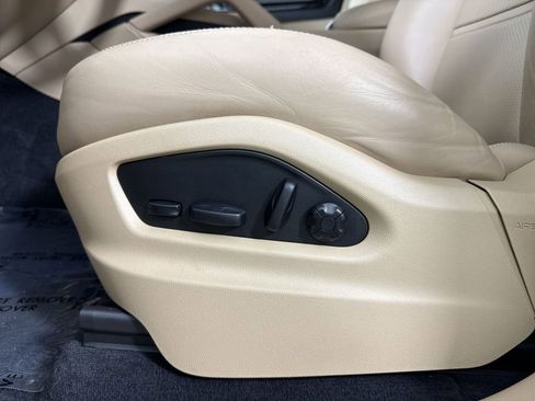 Certified 2023 Porsche Cayenne AWD/4WD image 40