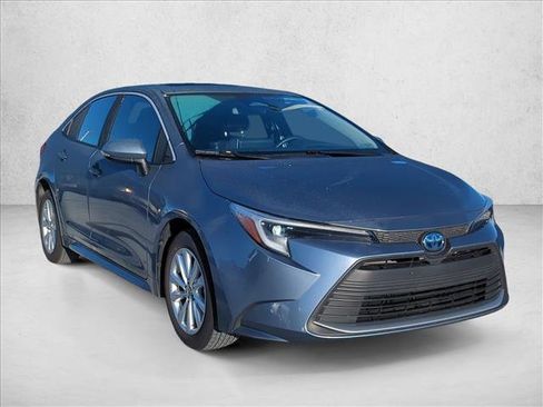 Certified 2023 Toyota Corolla XLE image 3