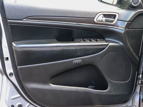 Used 2016 Jeep Grand Cherokee Limited RWD image 26