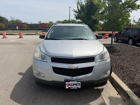 Used 2012 Chevrolet Traverse LS FWD image 3