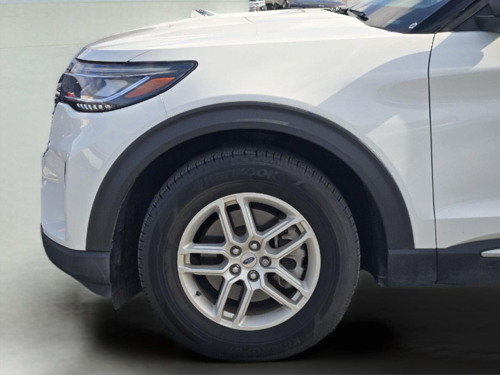 Used 2025 Ford Explorer Active w/ Active Comfort Package RWD image 9