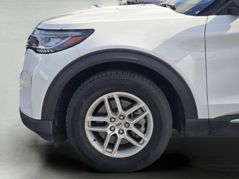 Certified 2025 Ford Explorer Active w/ Active Comfort Package RWD image 9
